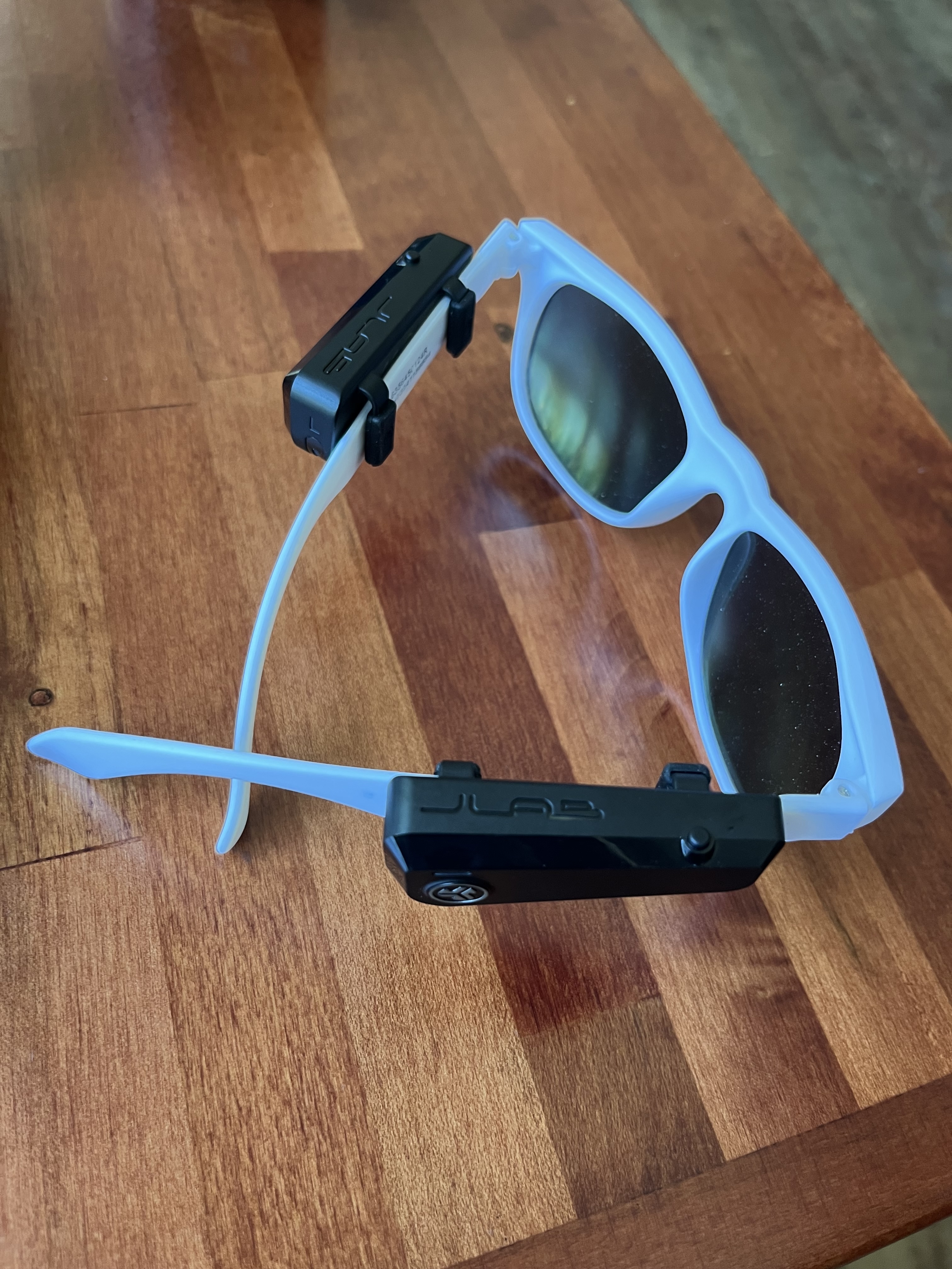 The VERY smart sunglasses The VERY smart sunglasses